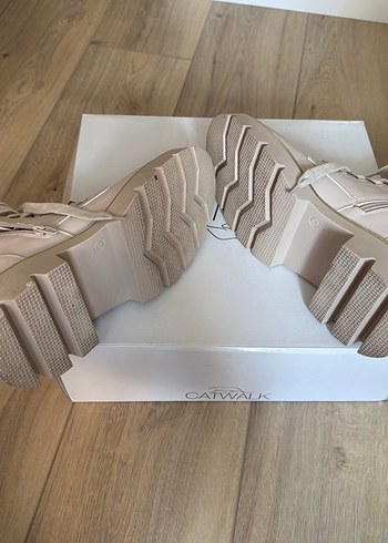 Bej Deri Bağcıklı Platform Topuklu Kadın Bot - Görsel 4