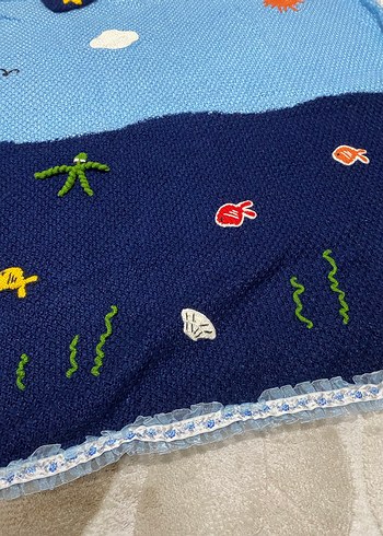 Nakışlı Mavi Örgü Çocuk Battaniyesi - Görsel 3