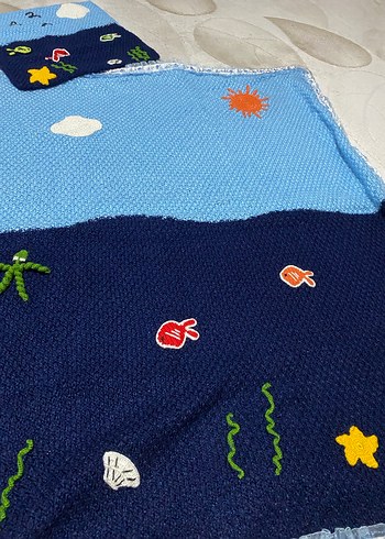 Nakışlı Mavi Örgü Çocuk Battaniyesi - Görsel 4