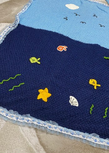 Nakışlı Mavi Örgü Çocuk Battaniyesi - Görsel 2