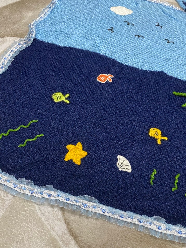 Nakışlı Mavi Örgü Çocuk Battaniyesi - Görsel 2