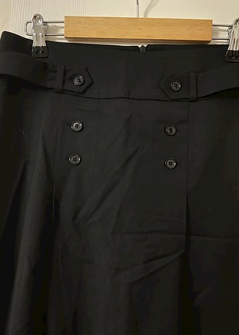 Kısa Kadın Bluz ve Siyah Etek - Görsel 3