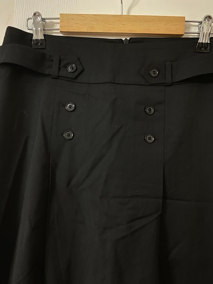 Kısa Kadın Bluz ve Siyah Etek - Görsel 3