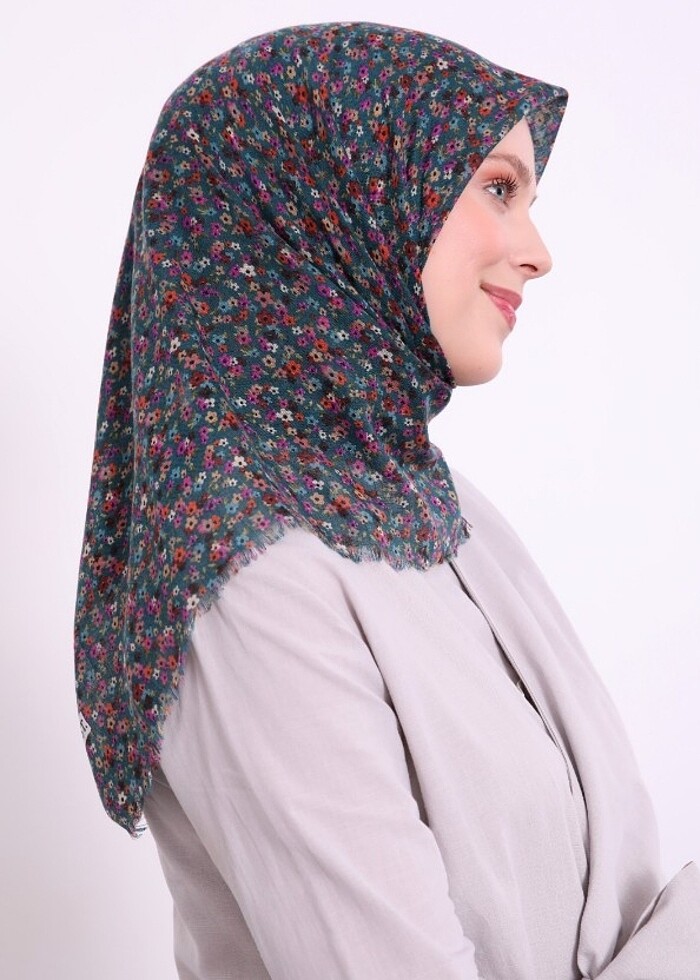 Filamli çiçekli şık ve rahat eşarbimiz  - Görsel 2