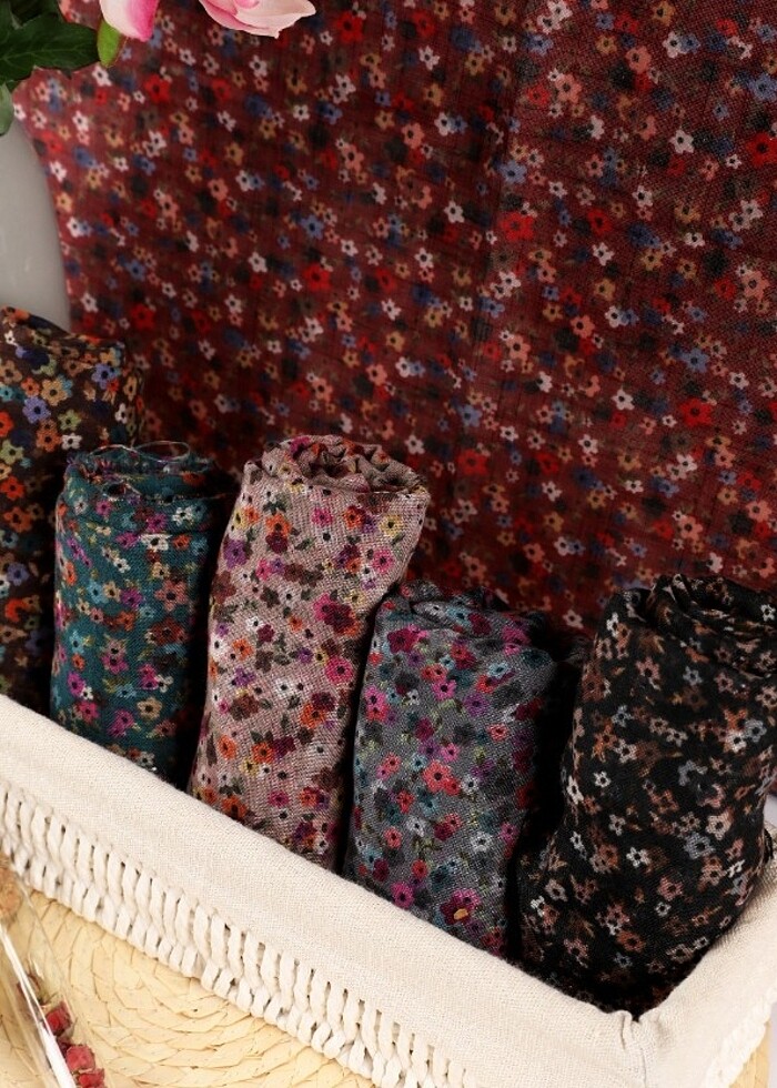 Filamli çiçekli şık ve rahat eşarbimiz  - Görsel 3