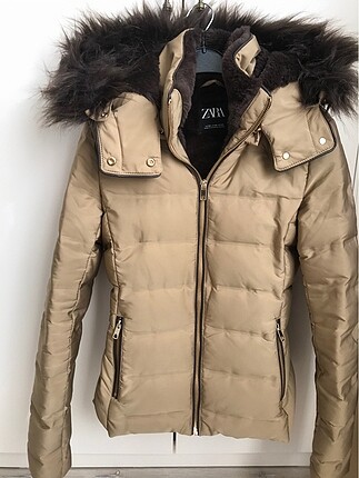 Zara Mont