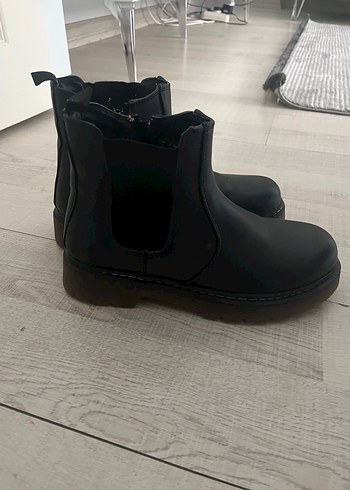 Siyah Rugan  Kadın Bot - Görsel 2