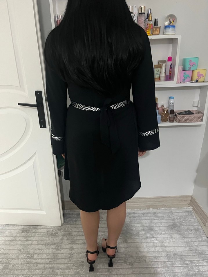 Zebra Desenli Siyah Kemerli Midi Elbise - Görsel 4