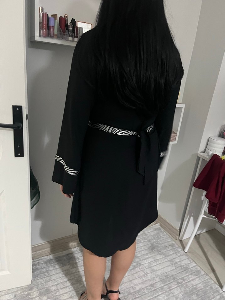 Zebra Desenli Siyah Kemerli Midi Elbise - Görsel 3