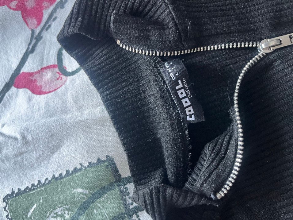 Fermuarlı Siyah Gotik Yarım Balıkçı Yaka Kadın Bluz - Görsel 2