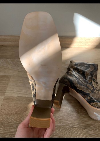 Derin Topuklu Yılan Desenli Kadın Bot - Görsel 7