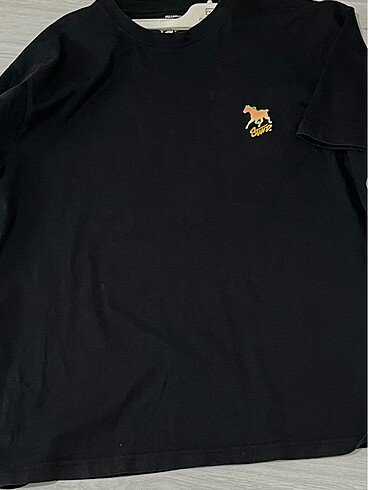 pull and bear tshirt