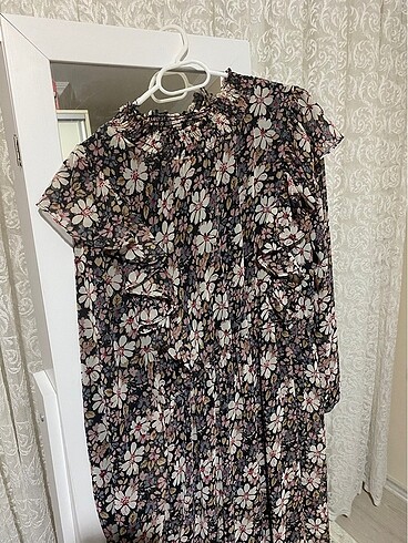 Çiçekli tesettür elbise - Görsel 7