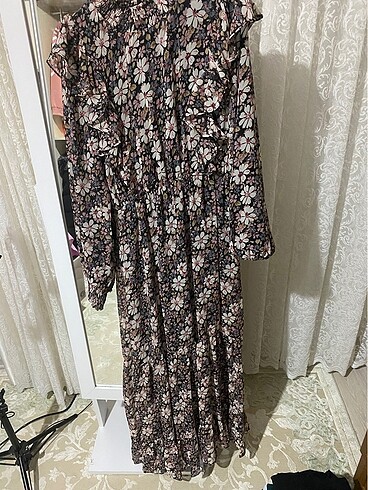 Çiçekli tesettür elbise - Görsel 9