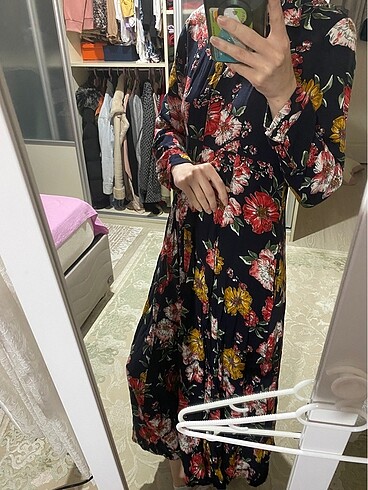 Çiçekli tesettür elbise - Görsel 3