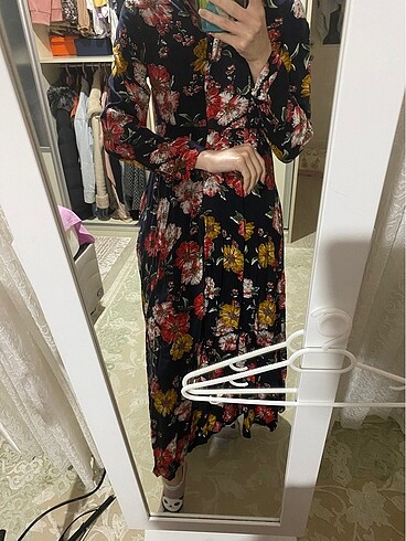 Çiçekli tesettür elbise - Görsel 2