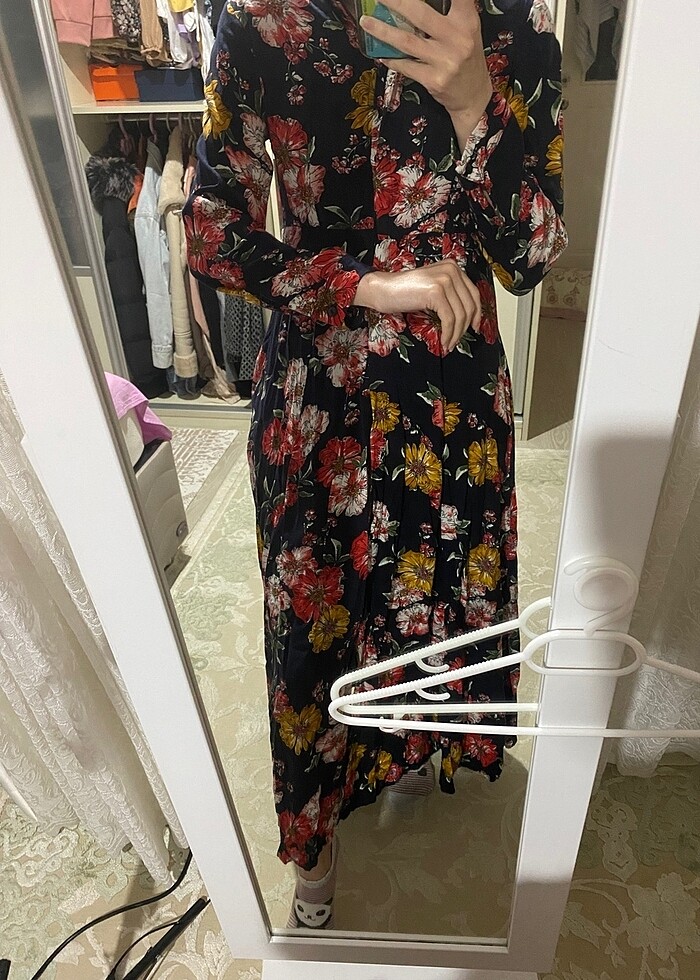 Çiçekli tesettür elbise - Görsel 2