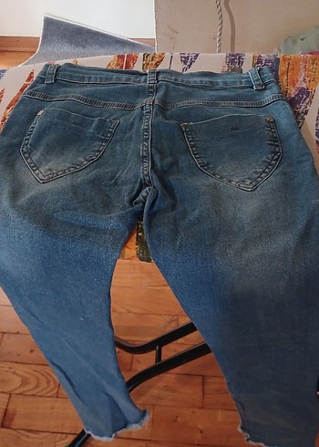 Kadın Mavi Taşlanmış Kemerli Denim Pantolon