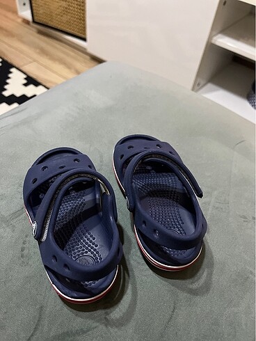 22 Beden Crocs sandalet
