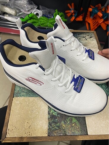 Skechers 45 numara