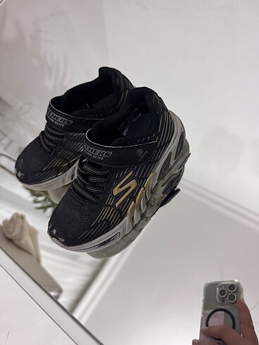 Skechers Göründüğü giblier