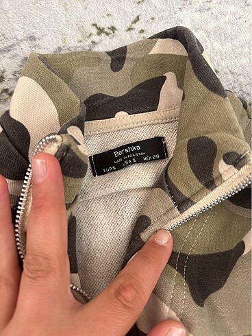 s Beden Bershka crop sweatshirt