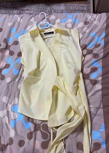 Sarı kolsuz gömlek - Görsel 2