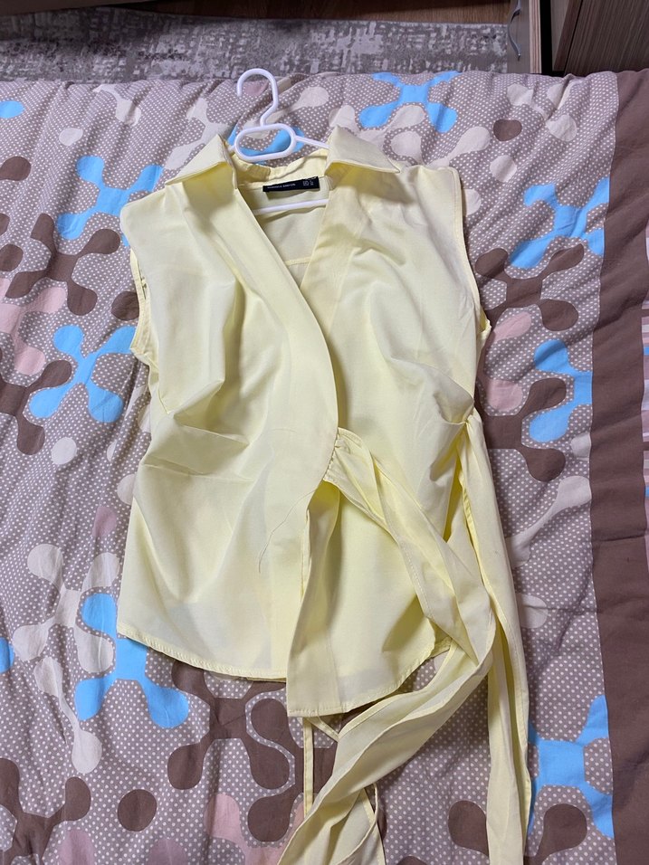 Sarı kolsuz gömlek - Görsel 2