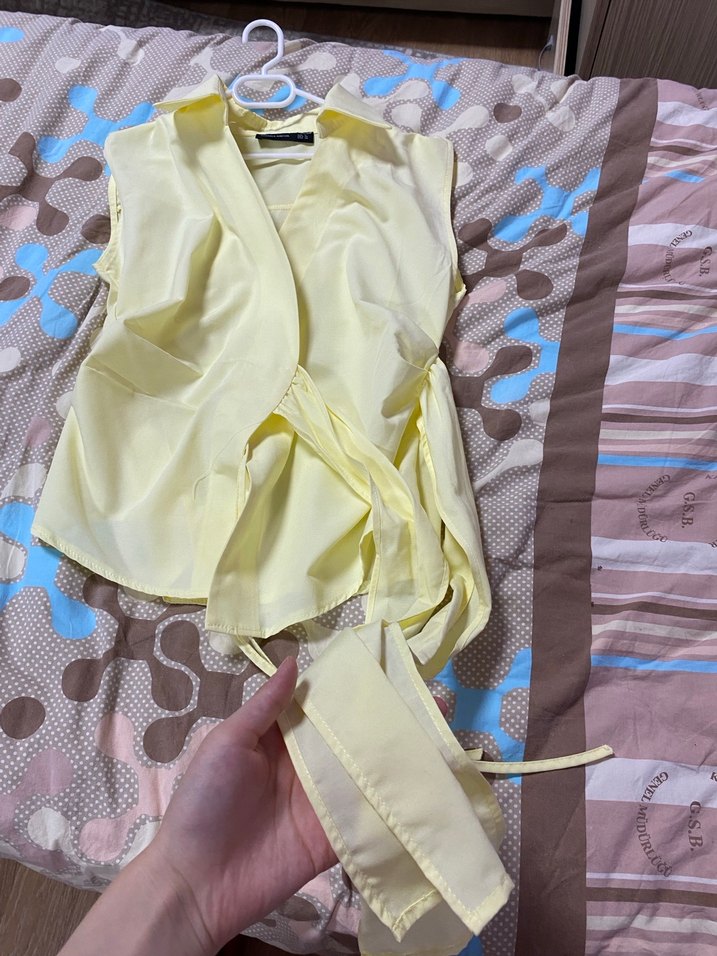 Sarı kolsuz gömlek - Görsel 3