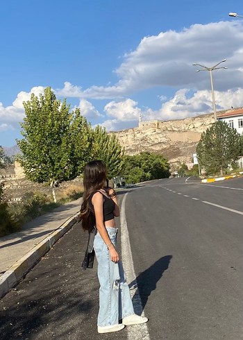 Yırtmaçlı kot pantolon - Görsel 2