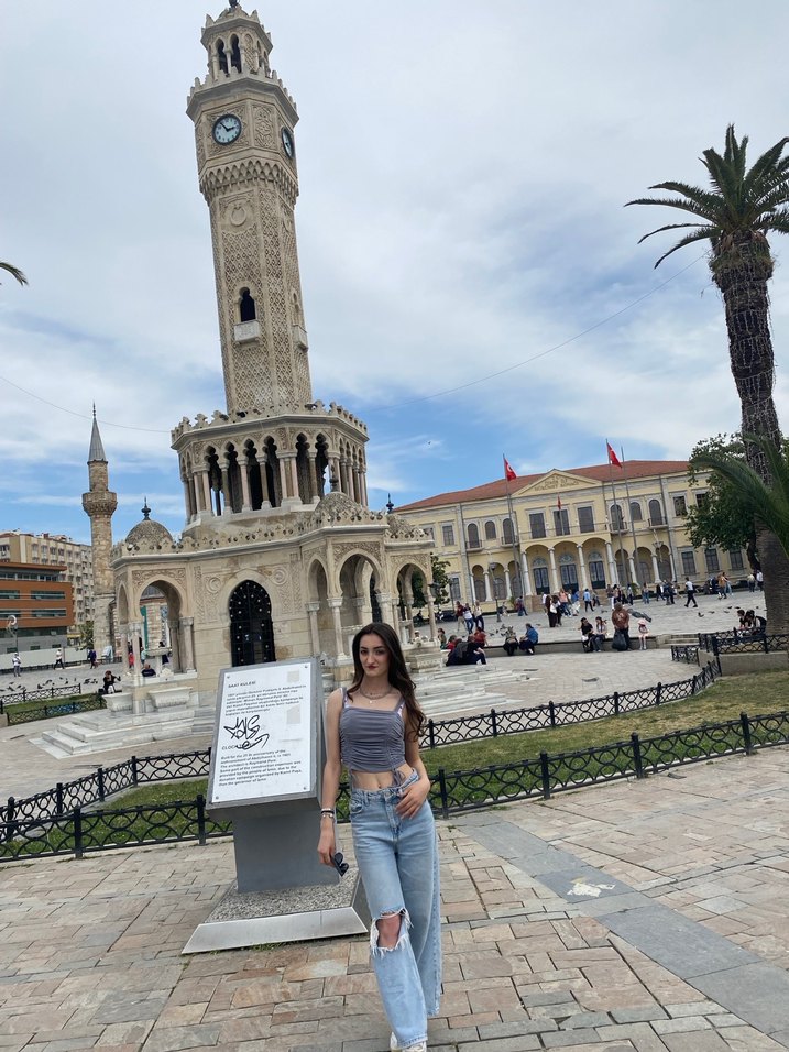 Yırtmaçlı kot pantolon - Görsel 3