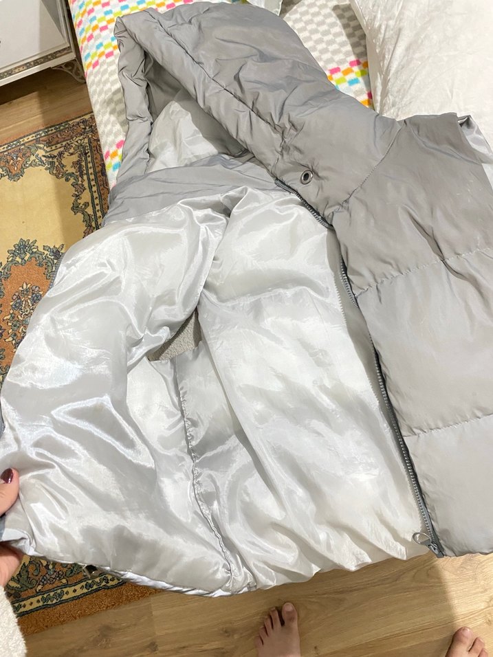 Gri Kapüşonlu Kadın Şişme Yelek - Görsel 2