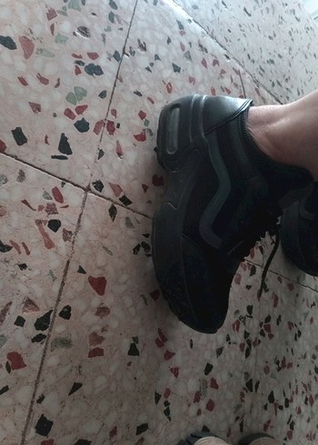 38 Beden Siyah Cırt Cırtlı Kadın Spor Ayakkabı
