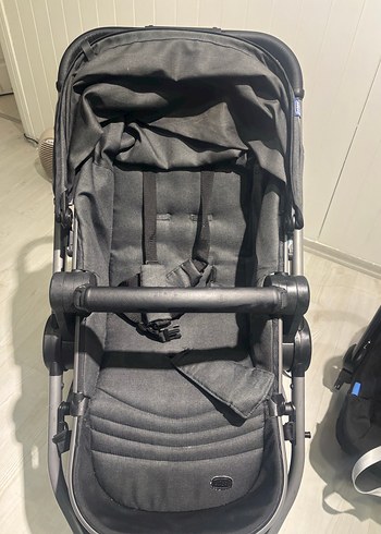 Gri ve Siyah Bebek Arabası ve Taşıma Koltuğu - Görsel 8