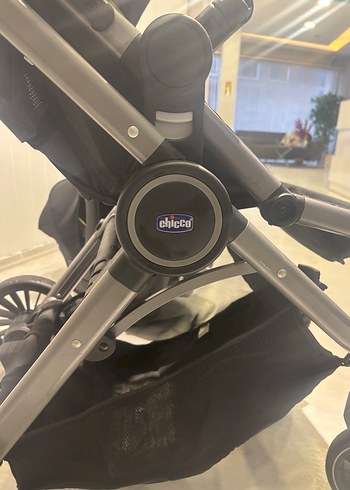 Gri ve Siyah Bebek Arabası ve Taşıma Koltuğu - Görsel 9