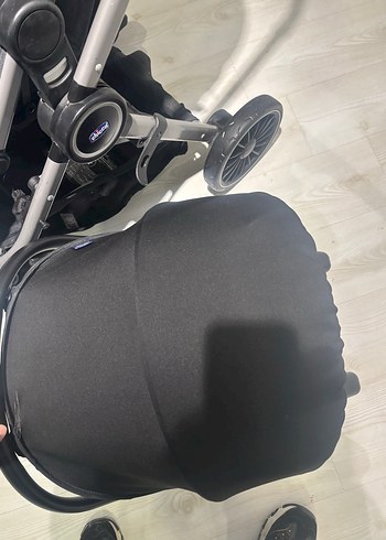 Gri ve Siyah Bebek Arabası ve Taşıma Koltuğu - Görsel 4