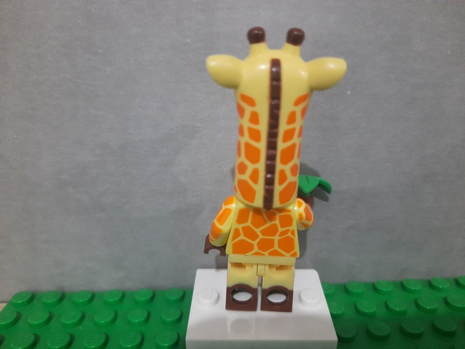 Lego Movie 2 Giraffe Guy minifigür - Görsel 2
