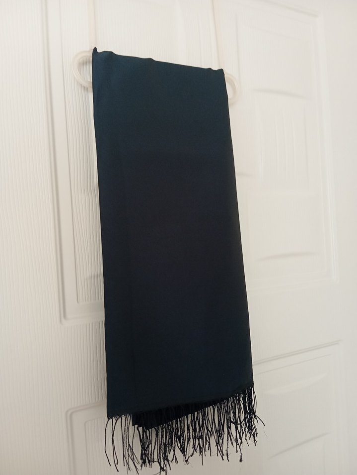 Lacivert Saten Dokulu tafta Püsküllü Kadın Şal - Görsel 2