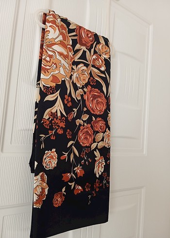 Çiçek Desenli eşarp - Görsel 2