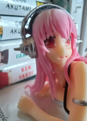Diğer Super Sonico - Asuna Sonico figürü.