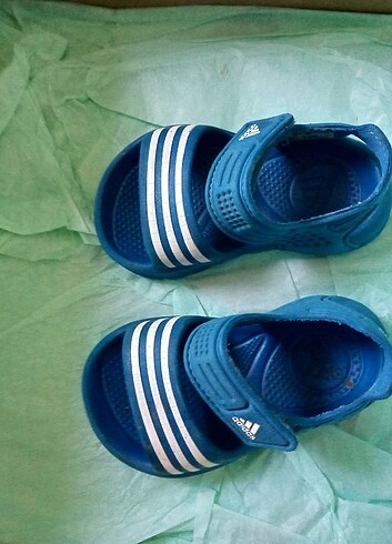 Adidas bebek sandalet 20 numara