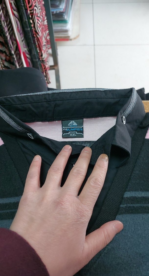 Uzun Kollu V Yaka Düğmeli Erkek Kazak - Görsel 4