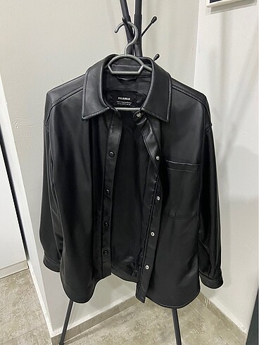 Pull&Bear uzun deri ceket