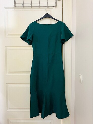 Vücuda Oturan Volanlı Midi Dokuma Elbise - Görsel 2