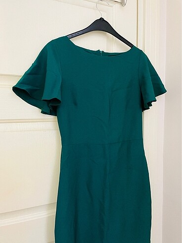 Vücuda Oturan Volanlı Midi Dokuma Elbise - Görsel 3