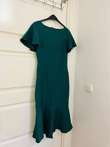 Vücuda Oturan Volanlı Midi Dokuma Elbise - Görsel 4