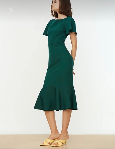 Vücuda Oturan Volanlı Midi Dokuma Elbise - Görsel 8