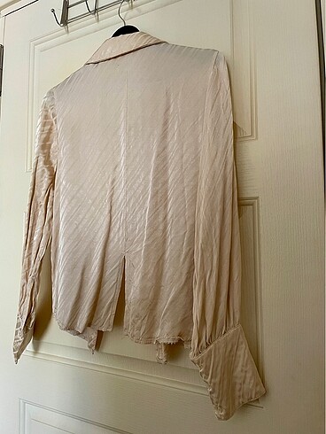 Melis Ağazat X Sivri Yaka Saten Gömlek - Görsel 6