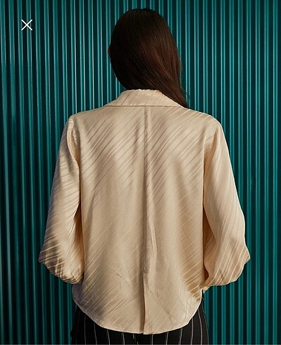 Melis Ağazat X Sivri Yaka Saten Gömlek - Görsel 9