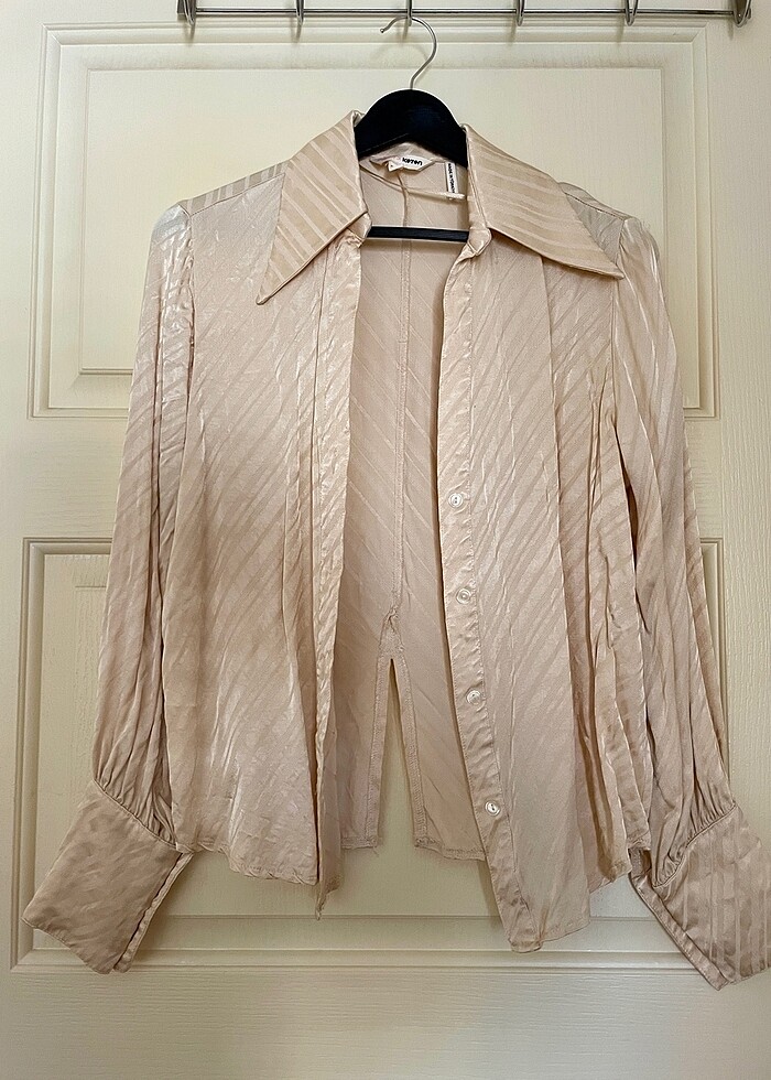 Melis Ağazat X Sivri Yaka Saten Gömlek - Görsel 2